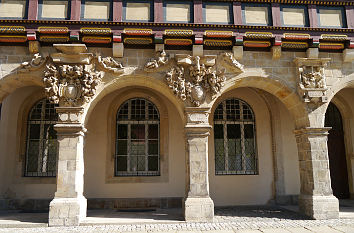Dompropstei Halberstadt: Arkaden mit Skulpturen