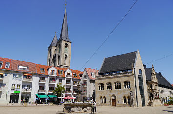 Holzmarkt Halberstadt mit Rathaus und Martinikirche