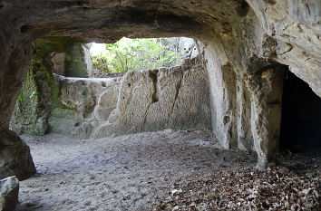 Höhle unterhalb der Altenburg