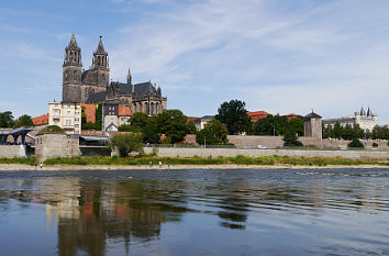 Blick auf Elbe und Magdeburger Dom