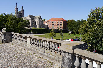 Festungsmauer mit Balustrade am Fürstenwall