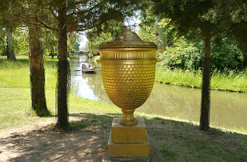 Goldene Urne im Wörlitzer Park