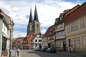 Pölkenstraße und Kirche St. Nikolai Quedlinburg