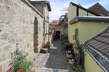 Gasse vor der ehemaligen Kirche St. Marien