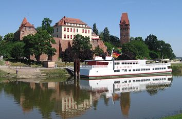 Elbhafen und Schloss Tangermünde