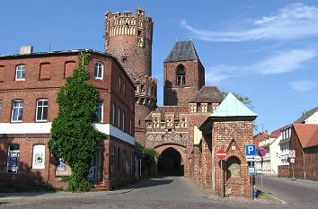 Neustädter Tor und Nikolaikirche in Tangermünde