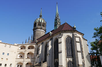 Schlosskirche in Wittenberg mit Schloss