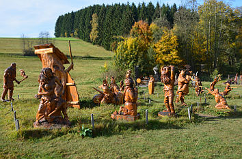 Holzschnitzgruppe Wikinger in Blockhausen
