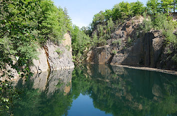 Königshainer Berge: Steinbruchsee Thadenbruch