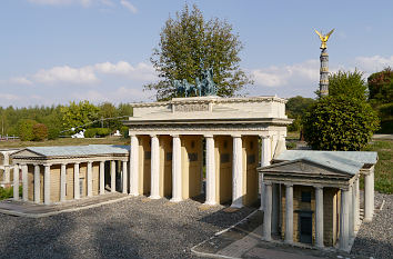 Brandenburger Tor und Goldelse in Miniatur
