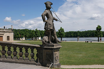 Putte mit Jagdhorn am Schloss Moritzburg