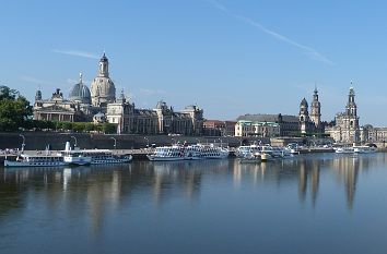 Elbpanorama mit Kunsthalle, Frauenkirche, Schloss und Kathedrale