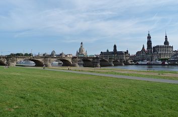 Elbufer und Augustusbrücke Dresden