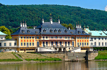 Schloss Pillnitz an der Elbe