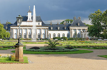 Schlossgarten und Neues Palais Schloss Pillnitz