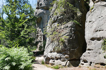 Felsen am Wanderweg zum Hockstein