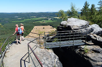 Aussichtspunkt mit Geländer auf dem Lilienstein