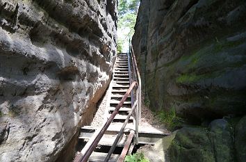 Pfaffenstein: Schlucht mit Treppe