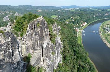 Blick auf die Bastei und auf die Elbe