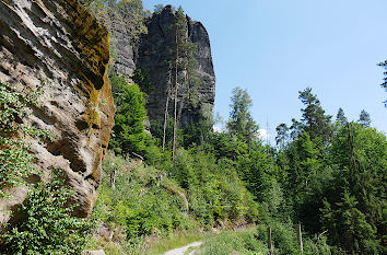 Wanderweg unterhalb der Schrammsteine