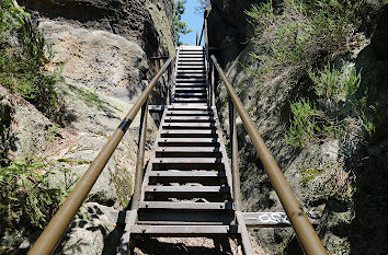 Treppe und Aufstieg zu den Schrammsteinen