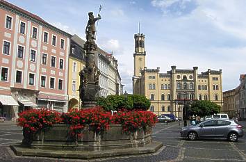 Rolandbrunnen und Zittauer Rathaus