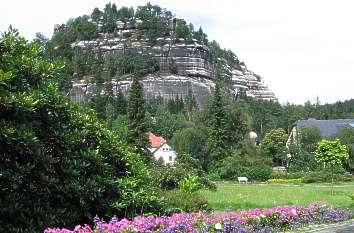 Parklandschaft und Berg Oybin