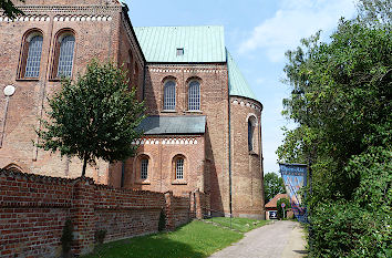 Romanische Fenster und Apsis am Ratzeburger Dom