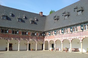 Innenhof Schloss Reinbek mit Arkaden