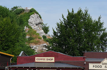 Blick von der Spielstätte zum Kalkberg in Bad Segeberg