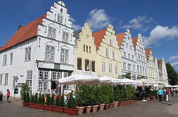 Holländische Giebelhäuser am Marktplatz von Friedrichstadt
