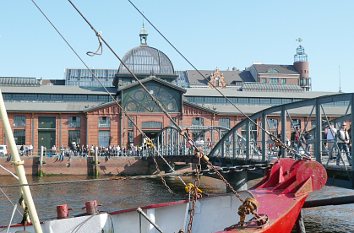 Quermania - Hamburg - Altonaer Fischmarkt mit Fischauktionshalle