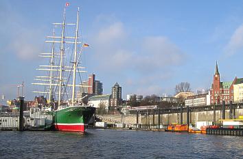 Hamburger Hafen mit Rickmer Rickmers