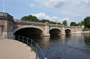 Lombardsbrücke zwischen Binnen- und Außenalster