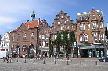 Markt mit Rathaus in Husum