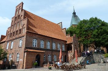Rathaus und Kirchturm in Mölln