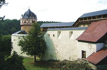 Burggraben mit dem Roten Turm