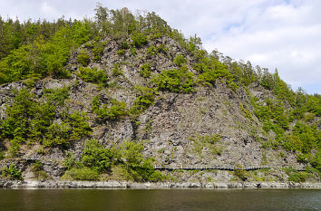 Kobersfelsen, Saale und Wanderweg