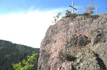 Aschenbergstein mit Gipfelkreuz