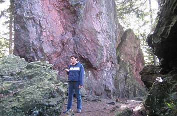 Felsformation "Roter Turm" im Lauchagrund