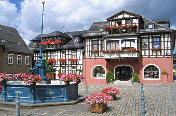 Marktplatz Leutenberg mit Brunnen