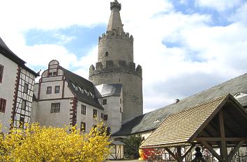 Bergfried und Innenhof Osterburg