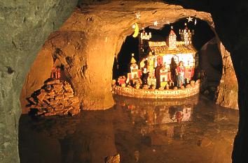 Märchenhöhle Walldorf: Märchenschloss im Höhlensee