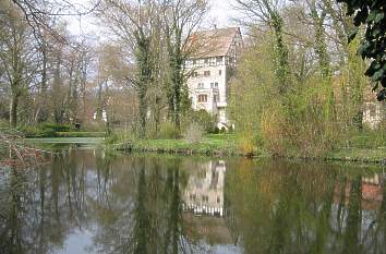 Park mit Teich am Schloss Seeberg