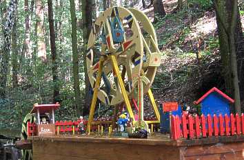 Wasserkraftbetriebenes Riesenrad