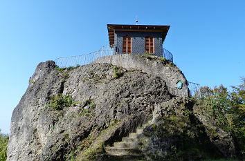 Hohler Stein mit Teehäuschen im Altensteiner Park