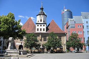Altmarkt mit Stadtkirche St. Georg und Rathaus