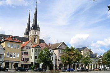 Markt mit Laubengängen in Saalfeld