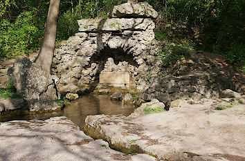 Sphinx-Grotte Leutraquelle Ilmpark Weimar