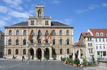 Rathaus mit Glockenspiel in Weimar